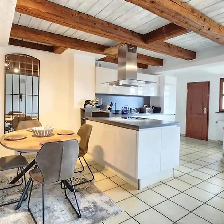 Апартаменты Maisonette-wohnung In Der Innenstadt Von Вальдсхут-Тинген